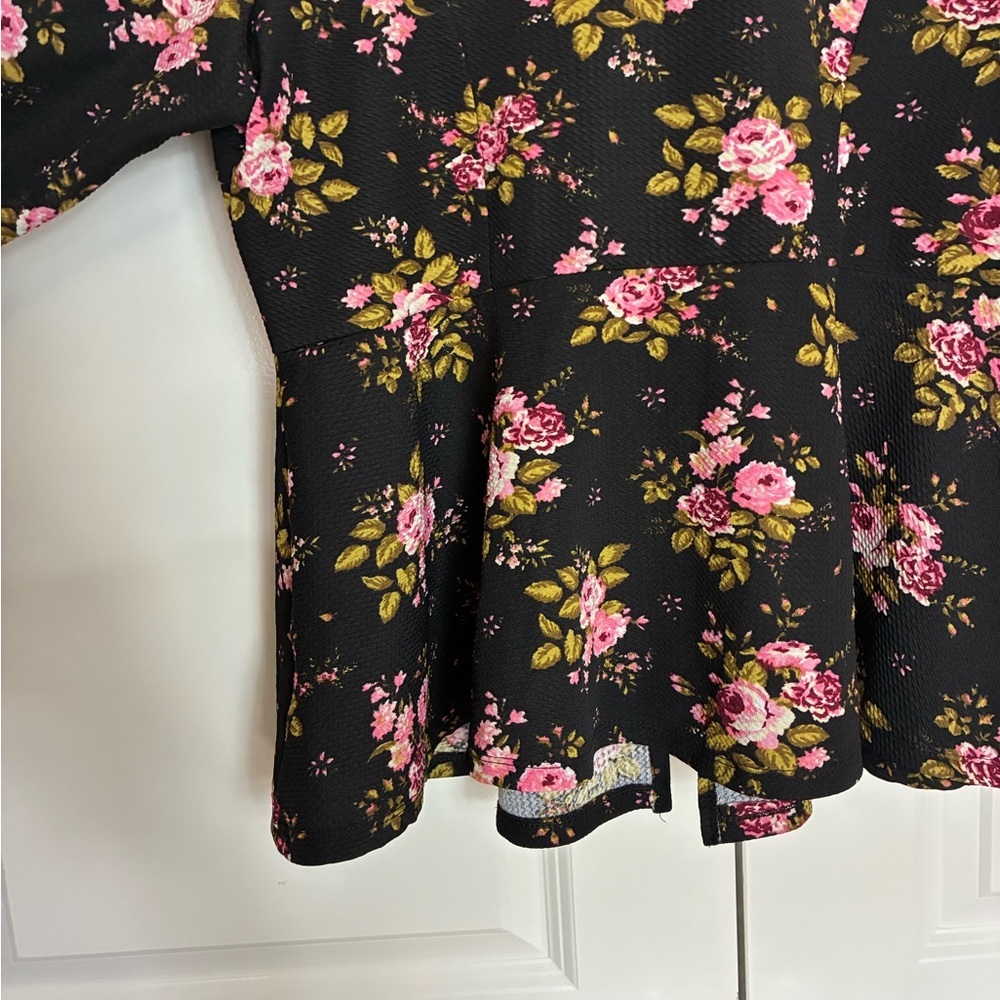 Goth Black & Floral Zipper Front Comfortable Material Bell Sleeve Cuff 2X-3X - Picture 9 of 13